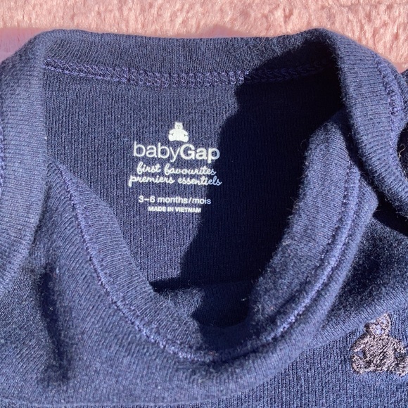 ⭐️Lot of 4⭐️ 3-6M Gap/Old Navy Onesies, Footies - Picture 7 of 13